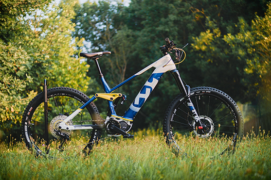 Image of Huffy 50 inch Mountain Blue and White