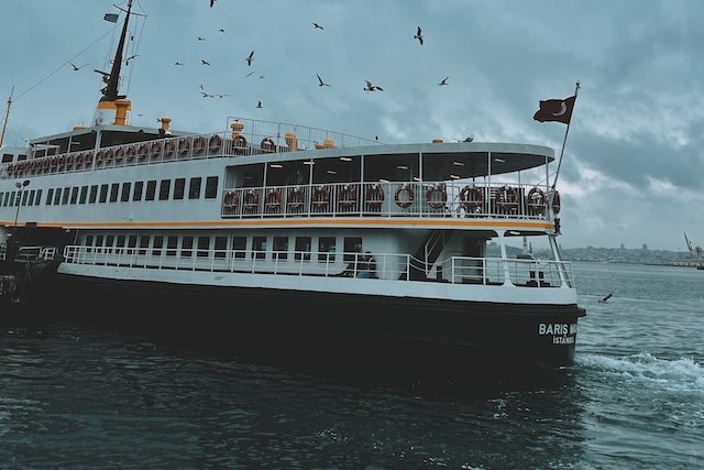 cruise on lake
