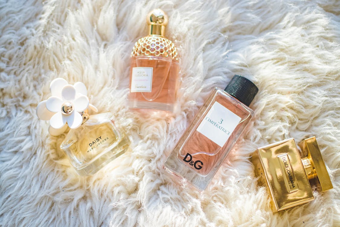 Fragrances on a soft blanket