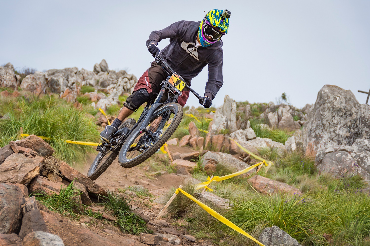 Person on a Montain bike racing down a mountain